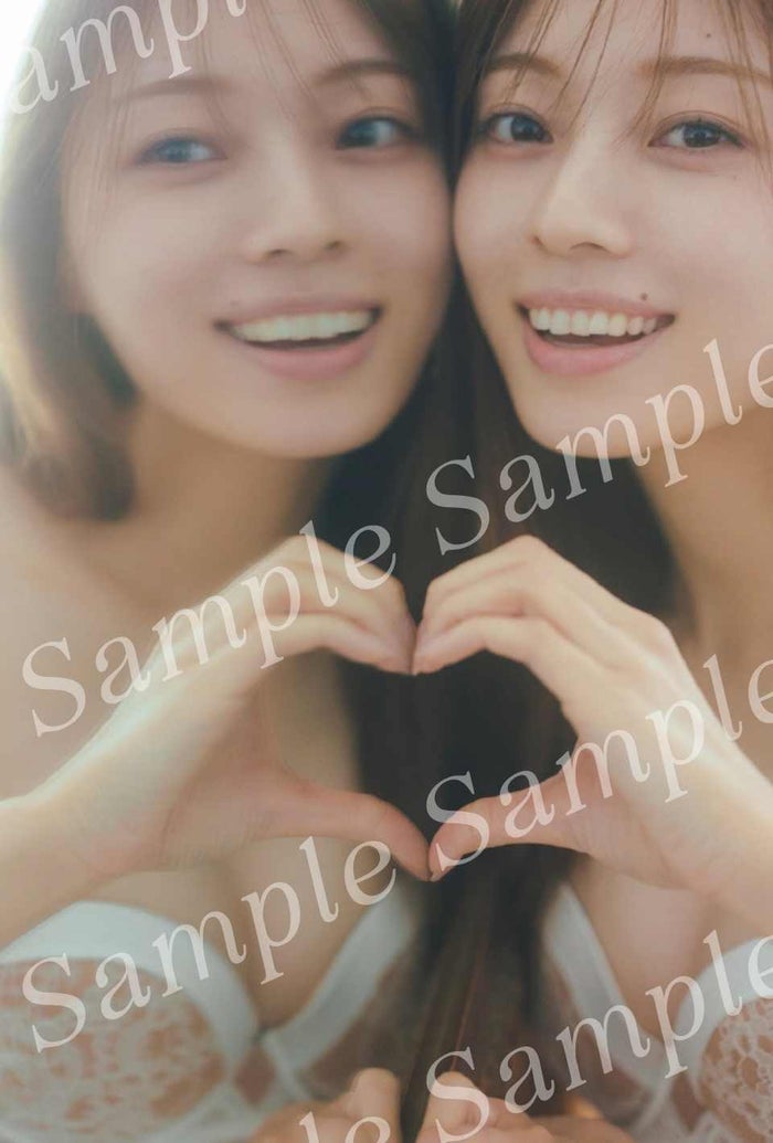 乃木坂46梅澤美波、ハートポーズの“双⼦梅ちゃん”カット 2nd写真集封入ポストカード第4弾公開【透明な覚悟】