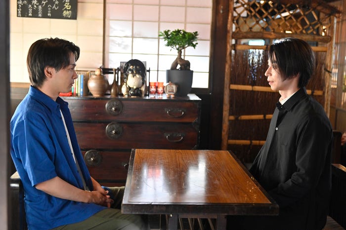 中村倫也(左)(C)テレビ朝日