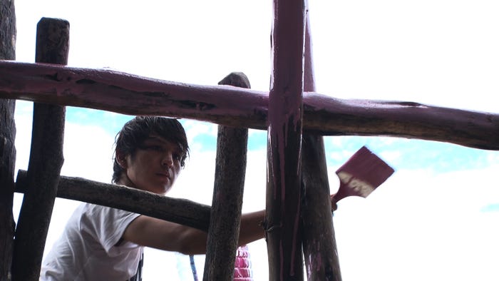 ブランコを作るJOYくん「あいのり:African Journey」第22話より(C)フジテレビ