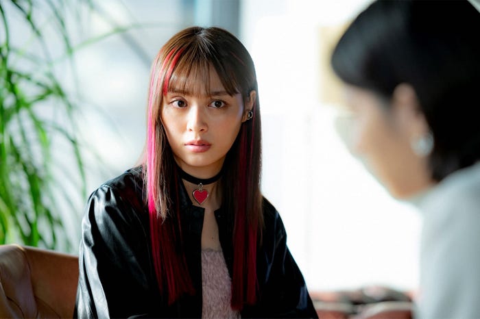 内田理央/「夕暮れに、手をつなぐ」第5話より(C)TBS