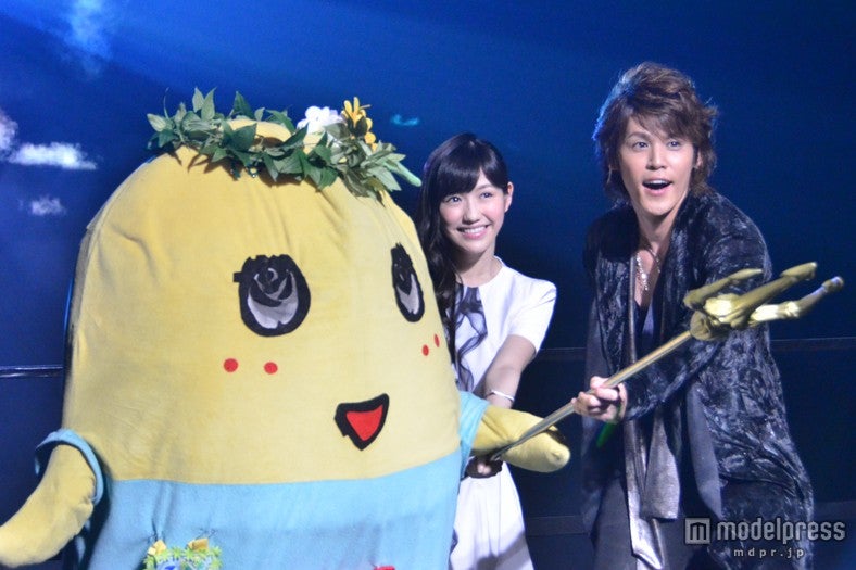 （左から）ふなっしー、渡辺麻友、宮野真守