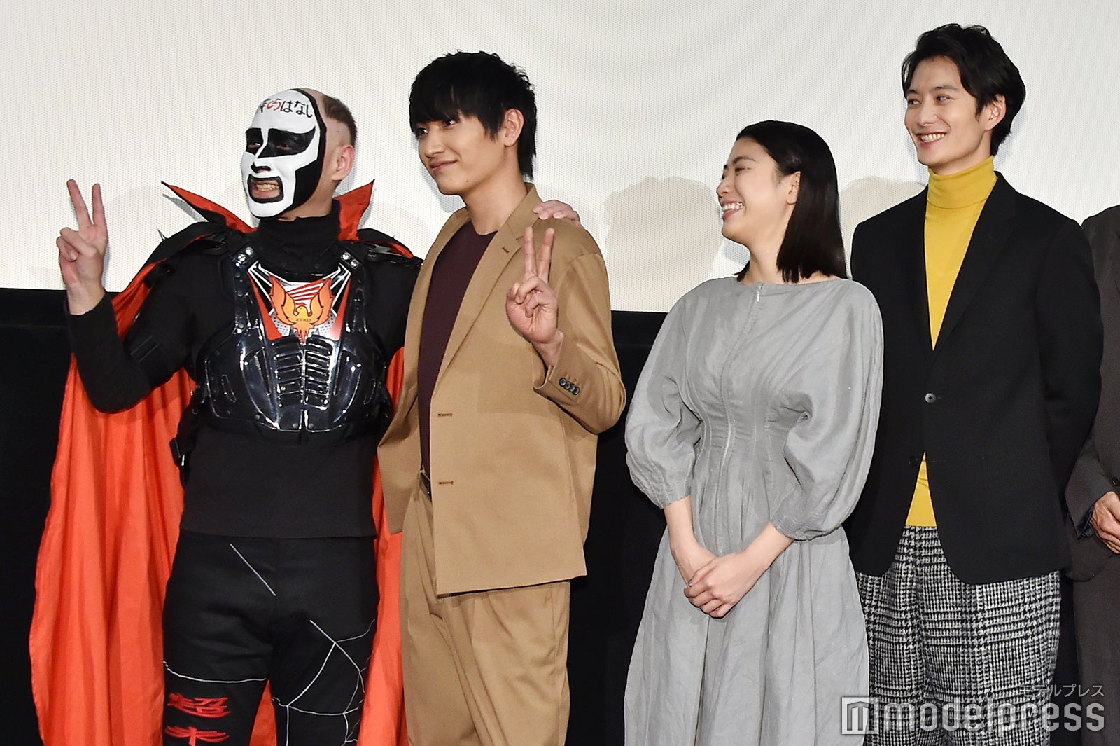 （左から）鉄拳、金子大地、成海璃子、岡田将生 （C）モデルプレス