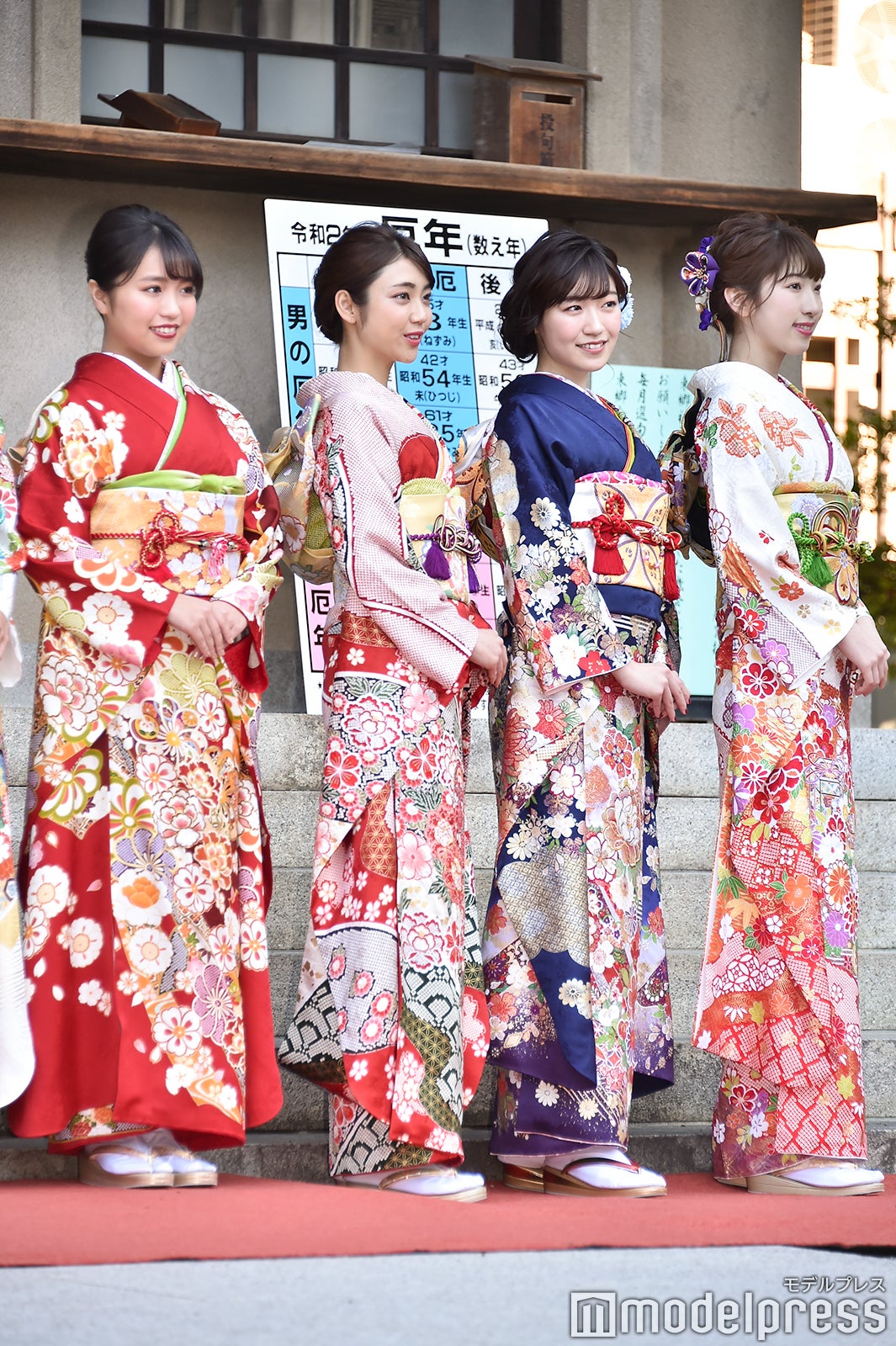 山谷花純、前島亜美、日比美思（C）モデルプレ