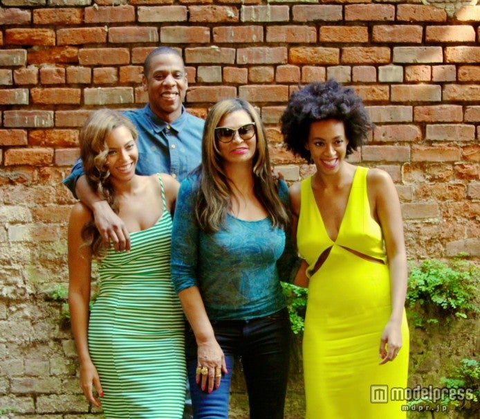 ビヨンセ、エレベーター騒動後はじめて家族写真を公開