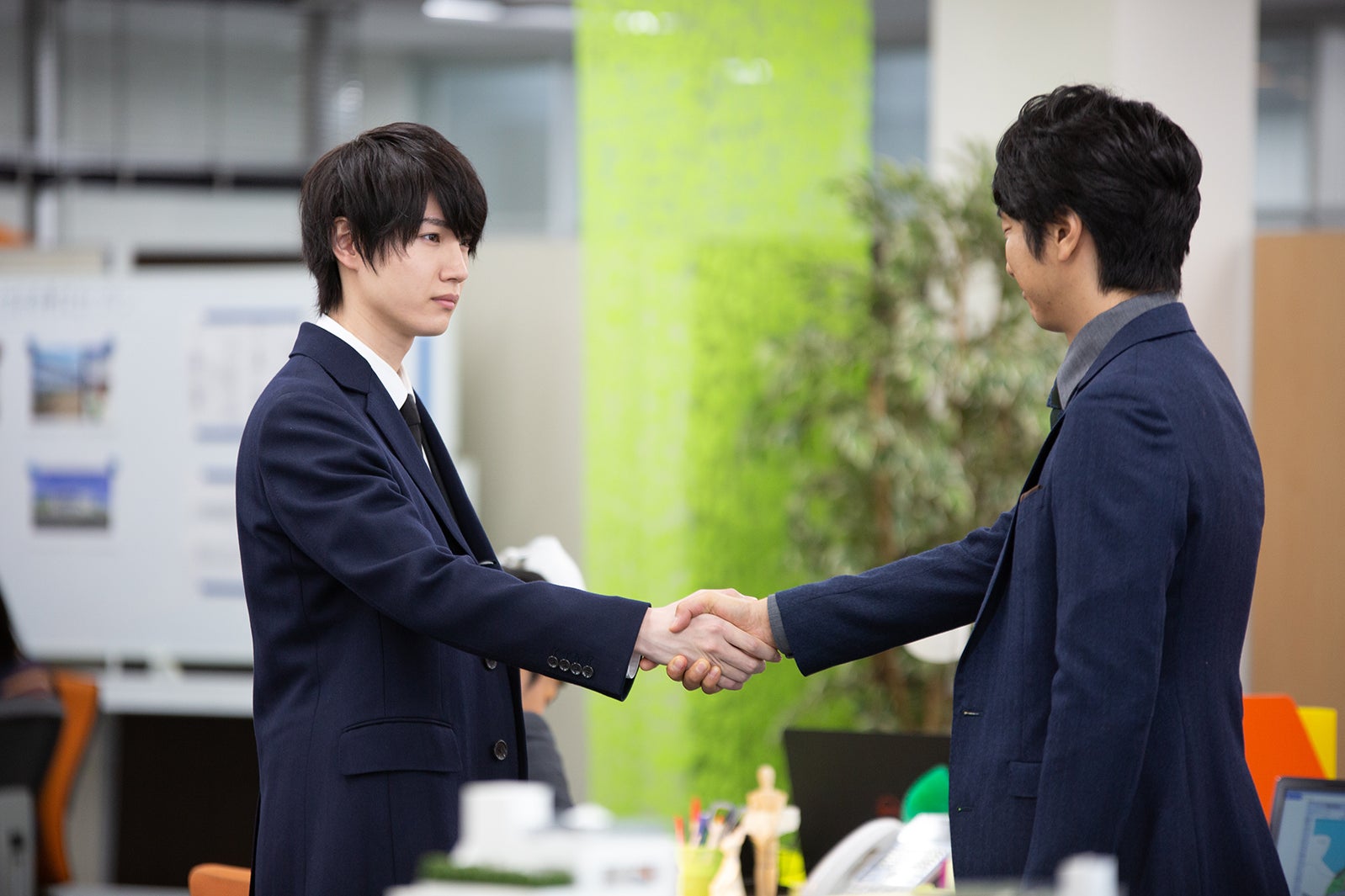 桜田通、眞島秀和／「パーフェクトクライム」第6話より（C）ABCテレビ