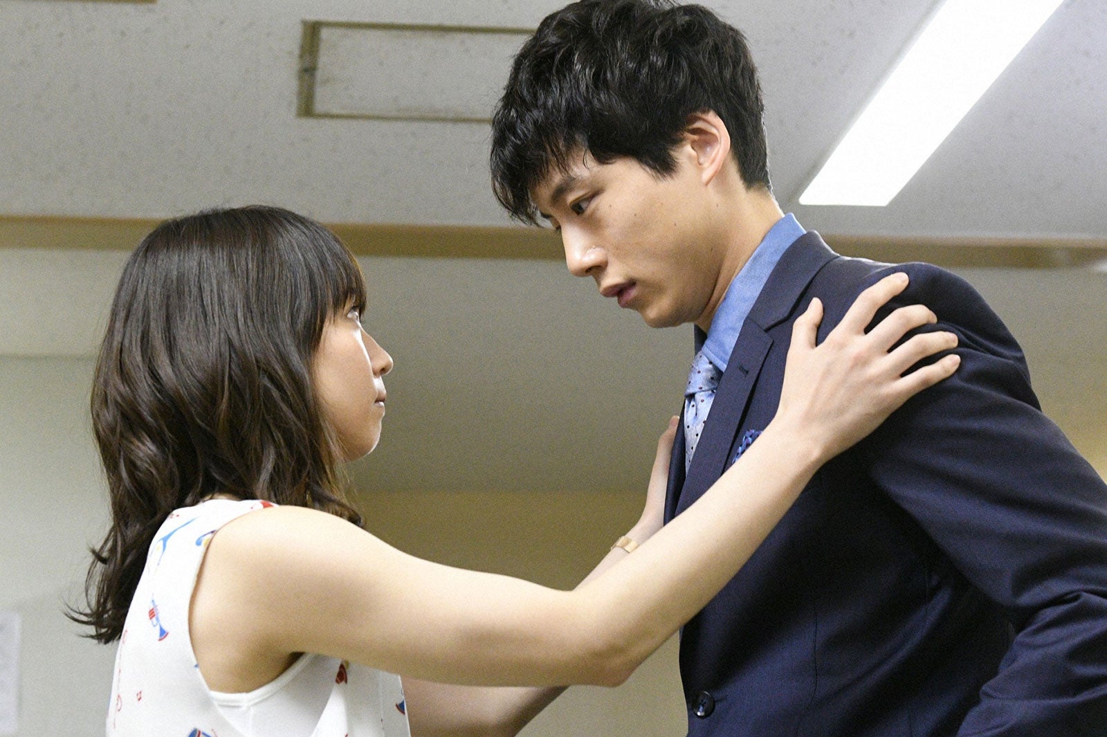 吉岡里帆、坂口健太郎／「ごめん、愛してる」第4話より（画像提供：TBS）