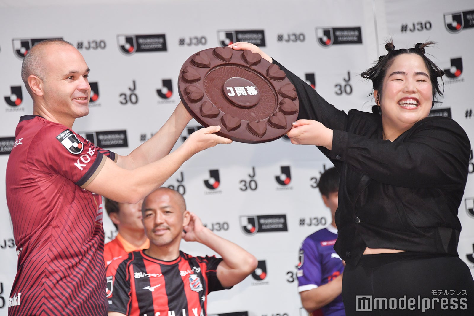 アンドレス・イニエスタ選手、ゆりやんレトリィバァ （C）モデルプレス