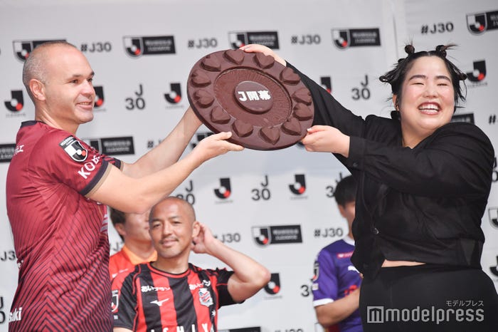 アンドレス・イニエスタ選手、ゆりやんレトリィバァ (C)モデルプレス