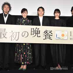 （左から）常盤司郎監督、斉藤由貴、染谷将太、戸田恵梨香、永瀬正敏 （C）モデルプレス