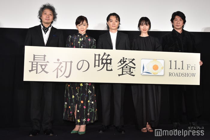 (左から)常盤司郎監督、斉藤由貴、染谷将太、戸田恵梨香、永瀬正敏 (C)モデルプレス