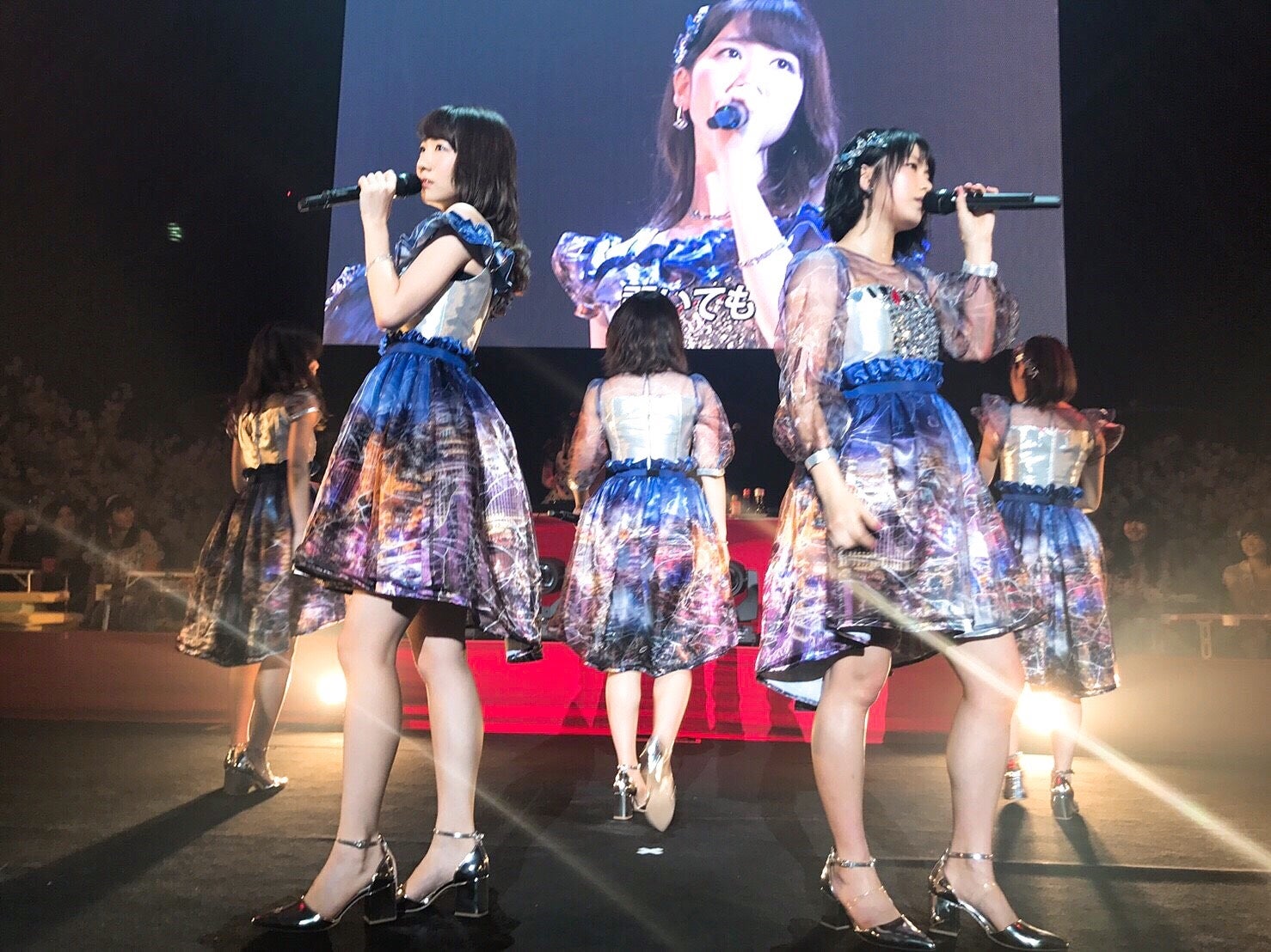 指原莉乃、モー娘。コラボ曲披露　柏木由紀はファンに“気遣い”＜AKB48 8thアルバム 発売記念 特別LIVEイベント＞