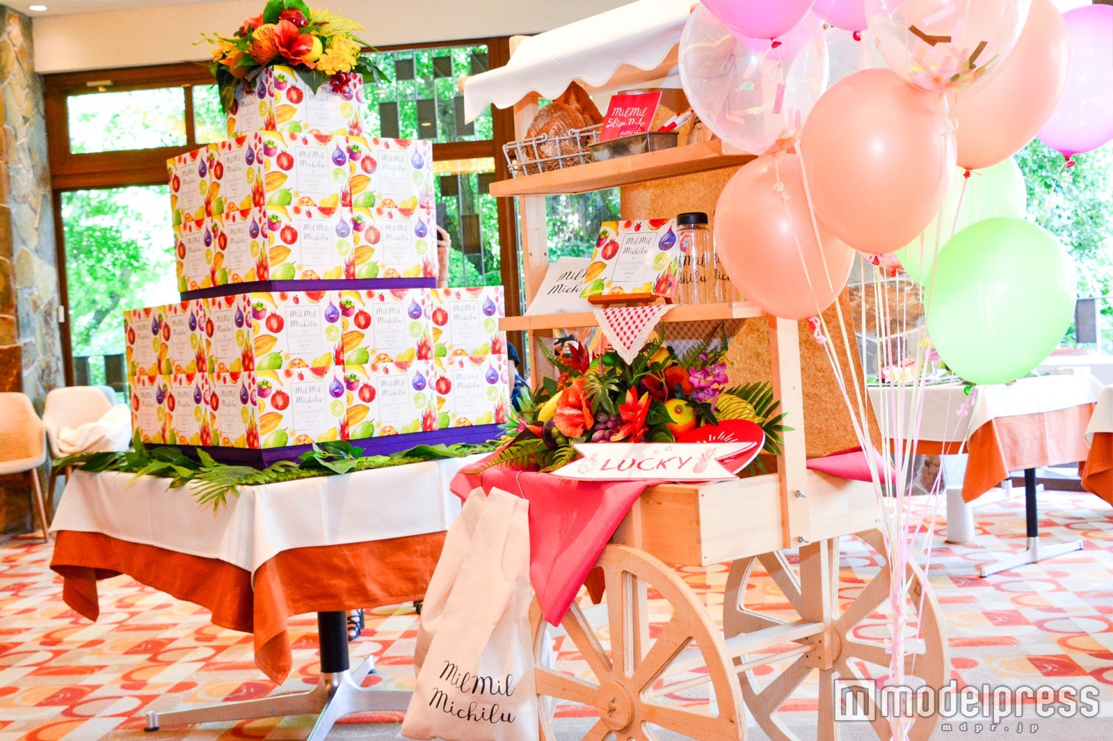 商品紹介のブースもカラフル （C）モデルプレス