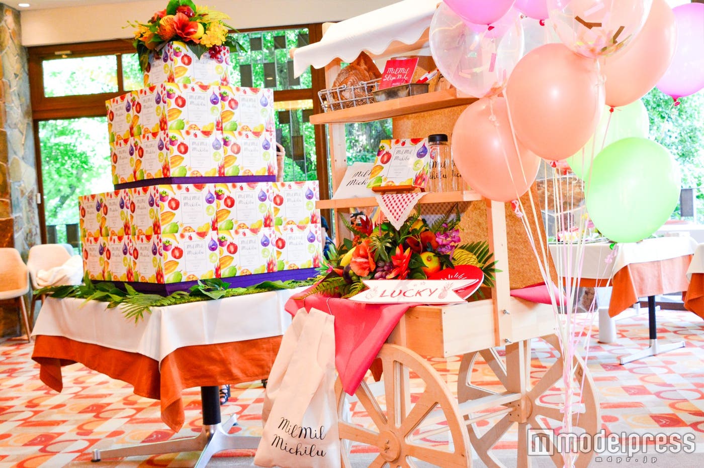 商品紹介のブースもカラフル (C)モデルプレス