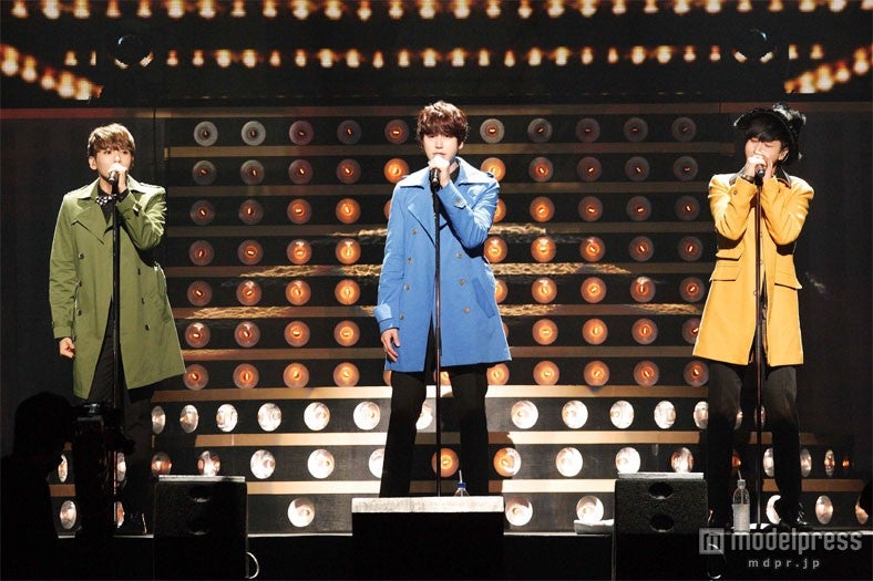 ブロードウェイ・ミュージカルをイメージしたスペシャルステージ／SUPER JUNIOR-K.R.Y.（左から：リョウク、キュヒョン、イェソン）