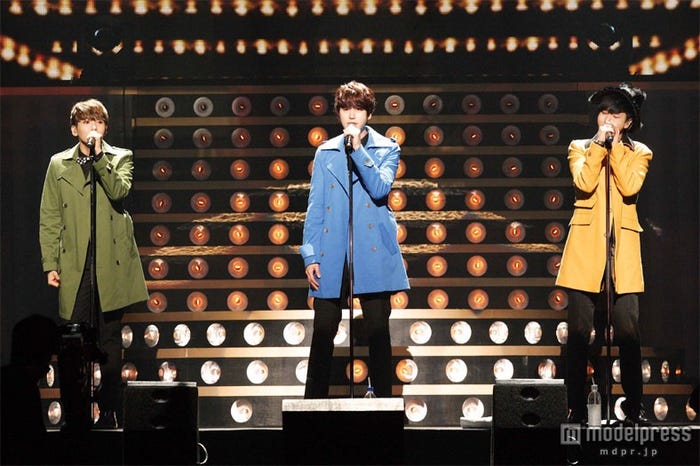 ブロードウェイ・ミュージカルをイメージしたスペシャルステージ/SUPER JUNIOR-K.R.Y.(左から:リョウク、キュヒョン、イェソン)