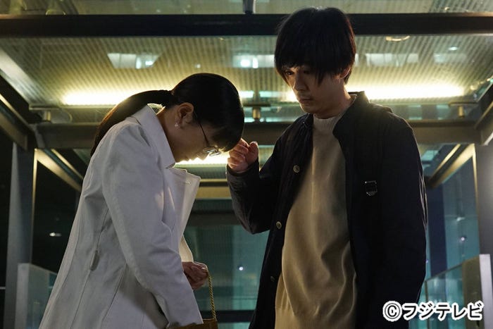 桐谷美玲、成田凌/『人は見た目が100パーセント』第2話より(画像提供:フジテレビ)