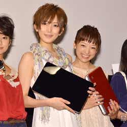 初主演映画「女子カメラ」(11月24日公開)の完成披露記者発表会での光宗薫(中央)