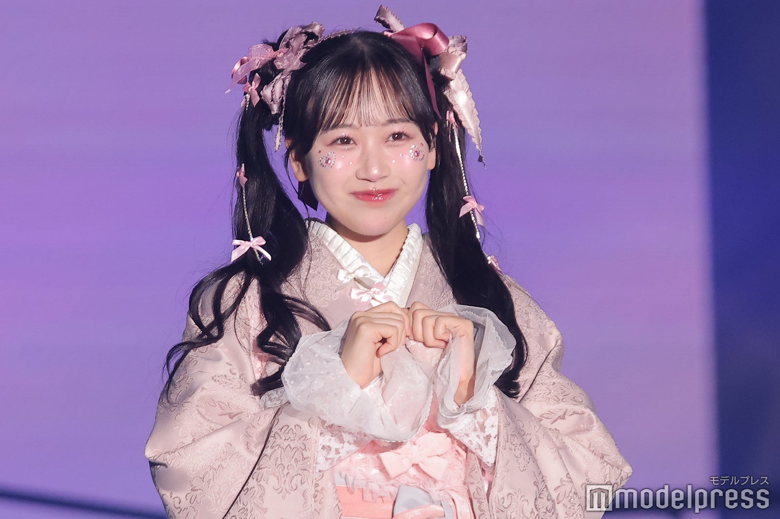 画像7/19) FRUITS ZIPPER松本かれん、銀テープの誤字が話題