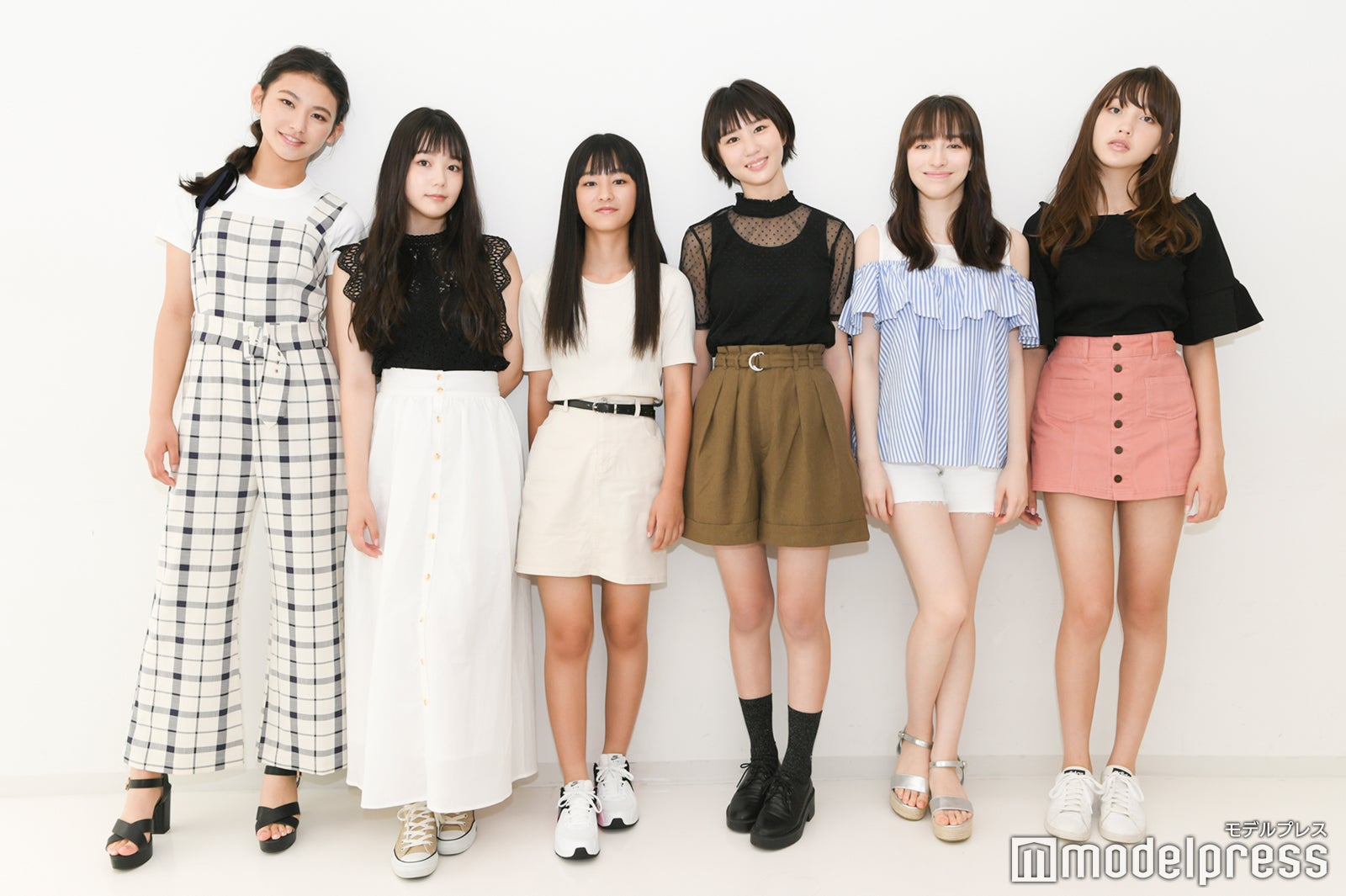 821／（左から）カンナ、レイア、リコ、ユリナ、エマ、アオ（C）モデルプレス