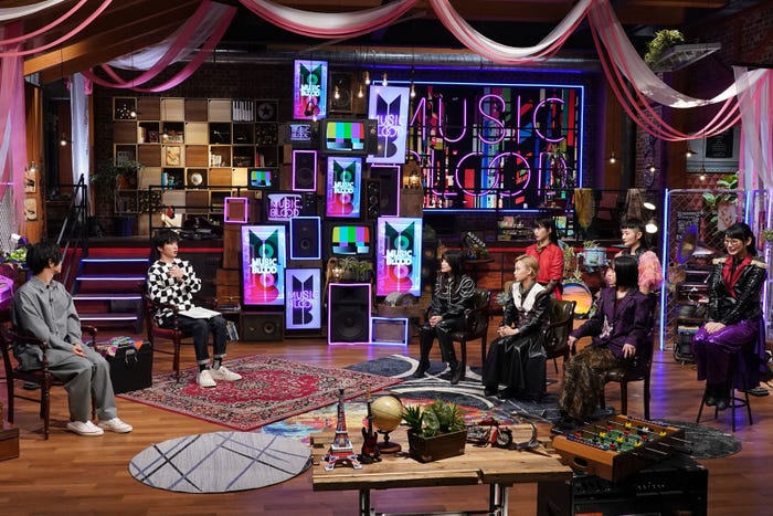 (左から)千葉雄大、田中圭、BiSH (C)日本テレビ