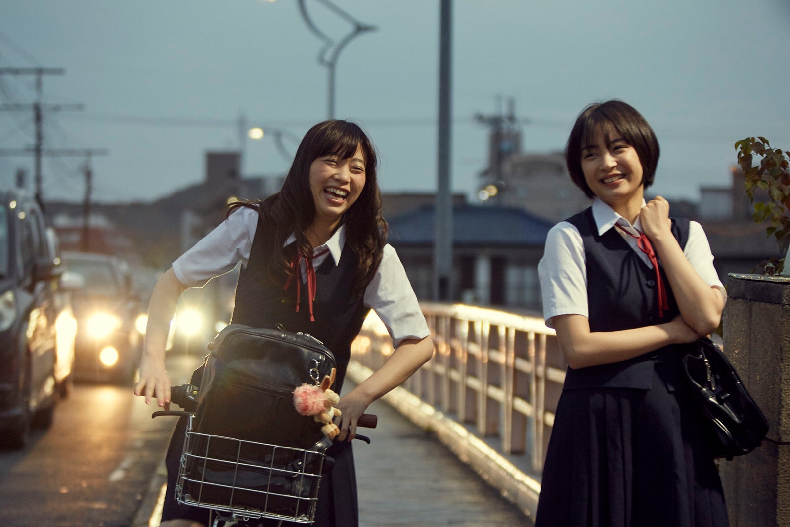 森川葵、広瀬すず（C）河原和音／集英社　（C）2017 映画「先生！」製作委員会