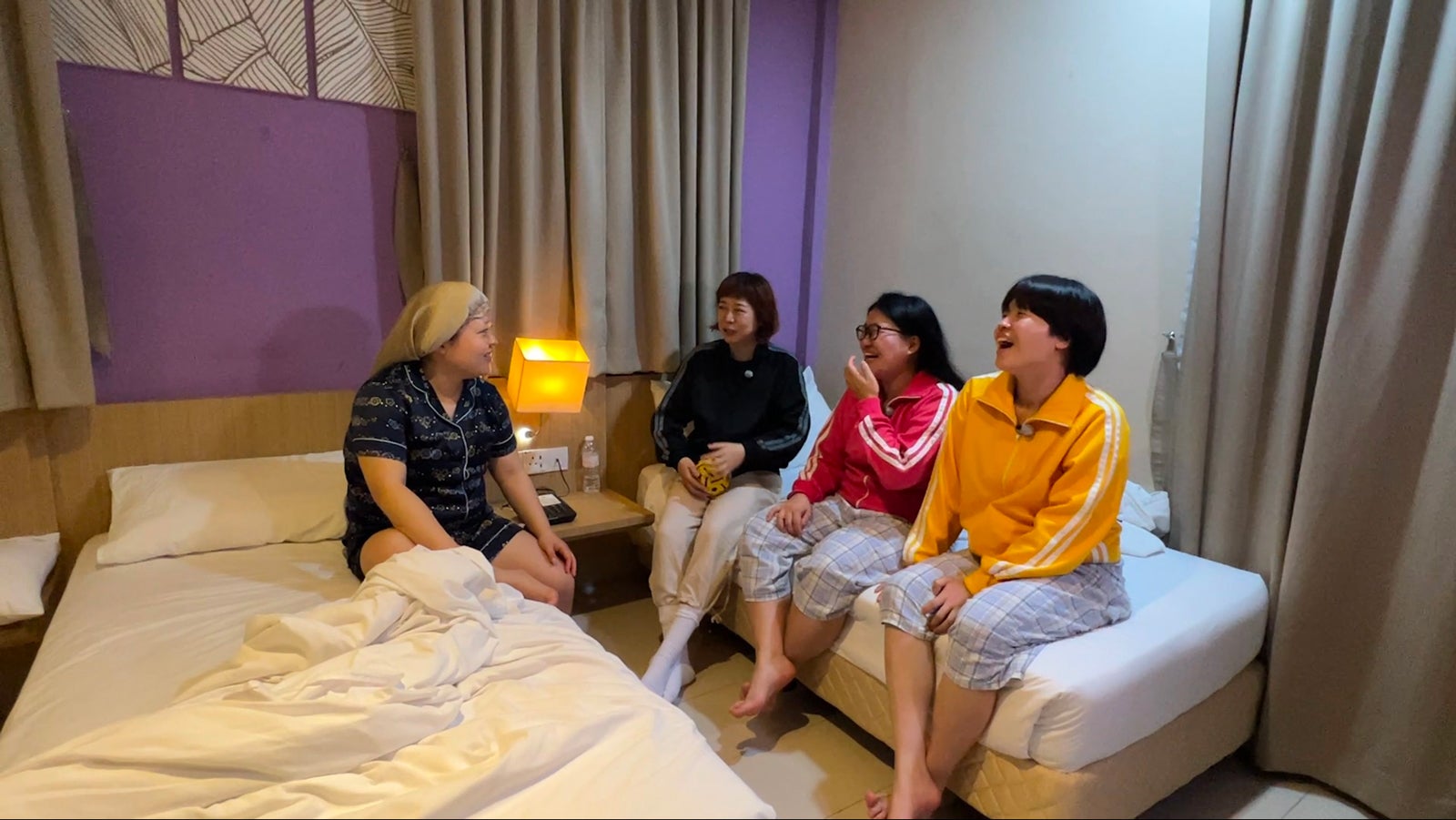 オカリナ、椿鬼奴、ガンバレルーヤ（よしこ、まひる）（C）日本テレビ