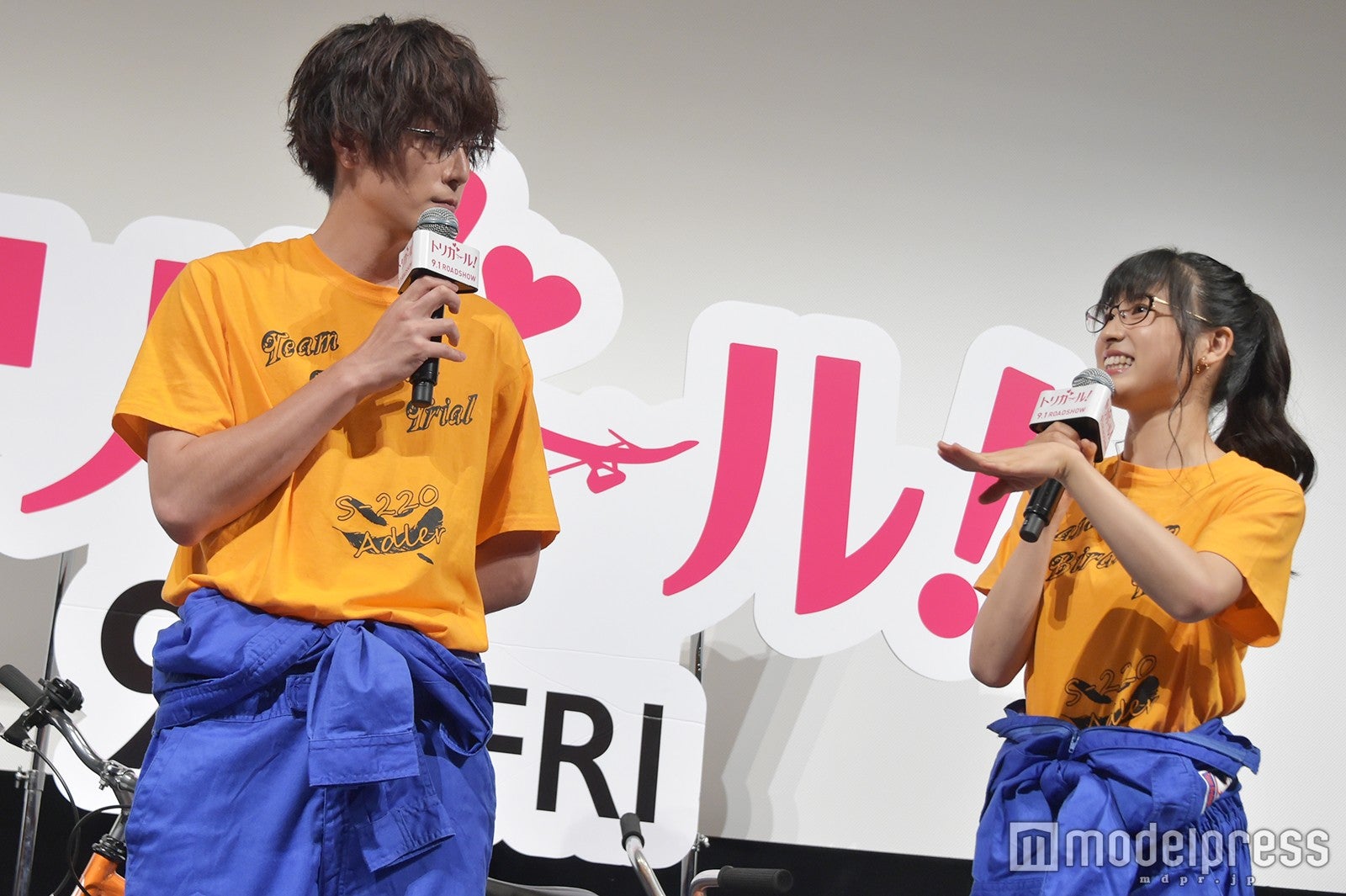 間宮祥太朗、土屋太鳳 （C）モデルプレス