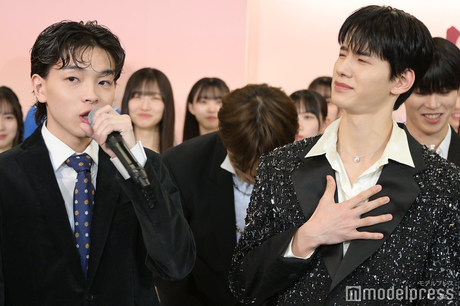 「パフォーマンスを楽しみにしているアーティスト」でimaseからJO1の名をあげてもらい感動する佐藤景瑚（C）モデルプレス