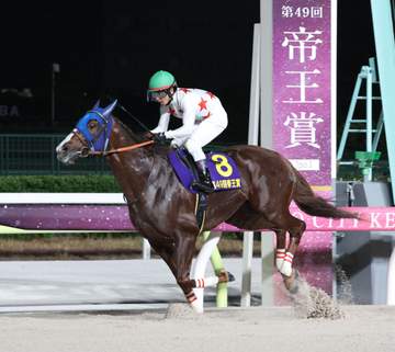 【地方競馬】帝王賞 ミッキーファイトが横綱相撲の完勝劇 連覇を達成して戸崎圭は「勝つことができてうれしい」と満面の笑み