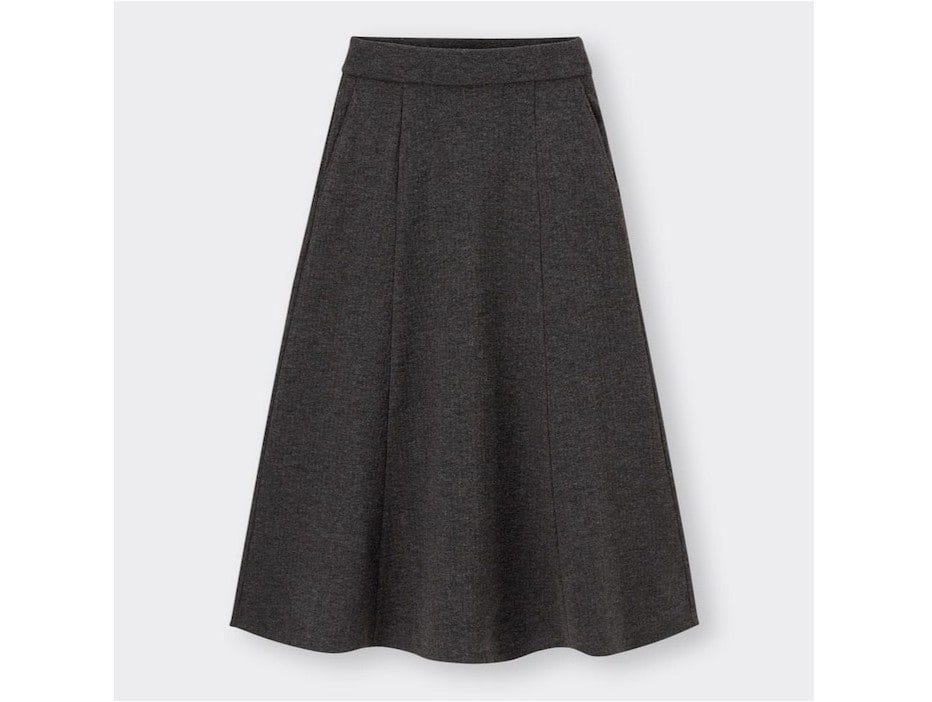 ジーユー ブラッシュドリブフレアロングスカート 2490円(税込)