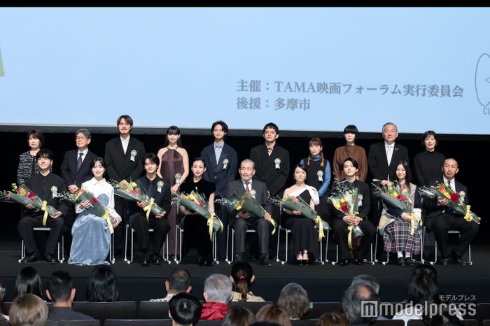 (後列左から)高橋尚子理事長、竹内昇委員長、押山清高監督、中西希亜良、越山敬達、池松壮亮、呉美保監督、山中瑶子監督、阿部裕行多摩市長、古谷真美氏(前列左から)奥山大史監督、早瀬憩、齋藤潤、河合優実、藤竜也、上白石萌音、吉沢亮、森田想、三宅唱監督(C)モデルプレス