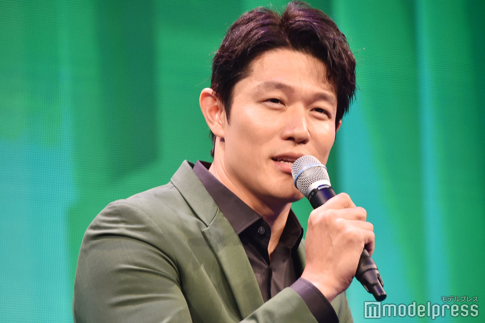 『マイ・サード・アオハル』を感じている鈴木亮平（C）モデルプレス