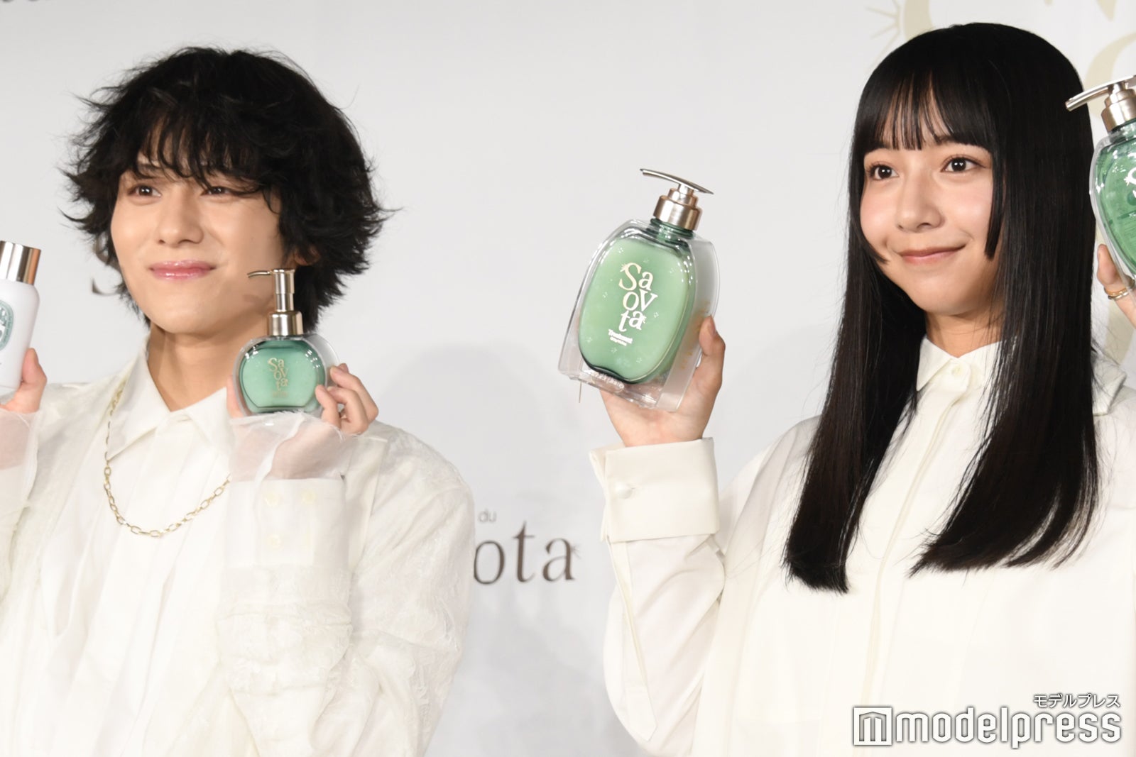 発表会に出席した山下幸輝、山之内すず（C）モデルプレス