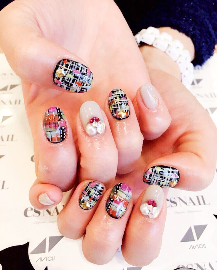 シアーホワイトで抜け感を/画像提供:esNAIL