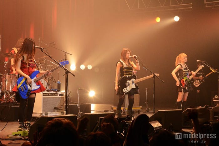 「バレンタイン・スペシャルライブ‘13 supported by Ghana」に出演したSCANDAL