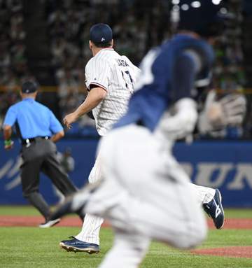 ヤクルト キハダが来日初失点 同点の延長十一回に渡部に右翼線へ適時二塁打浴び勝ち越し点奪われる 登板18試合目で