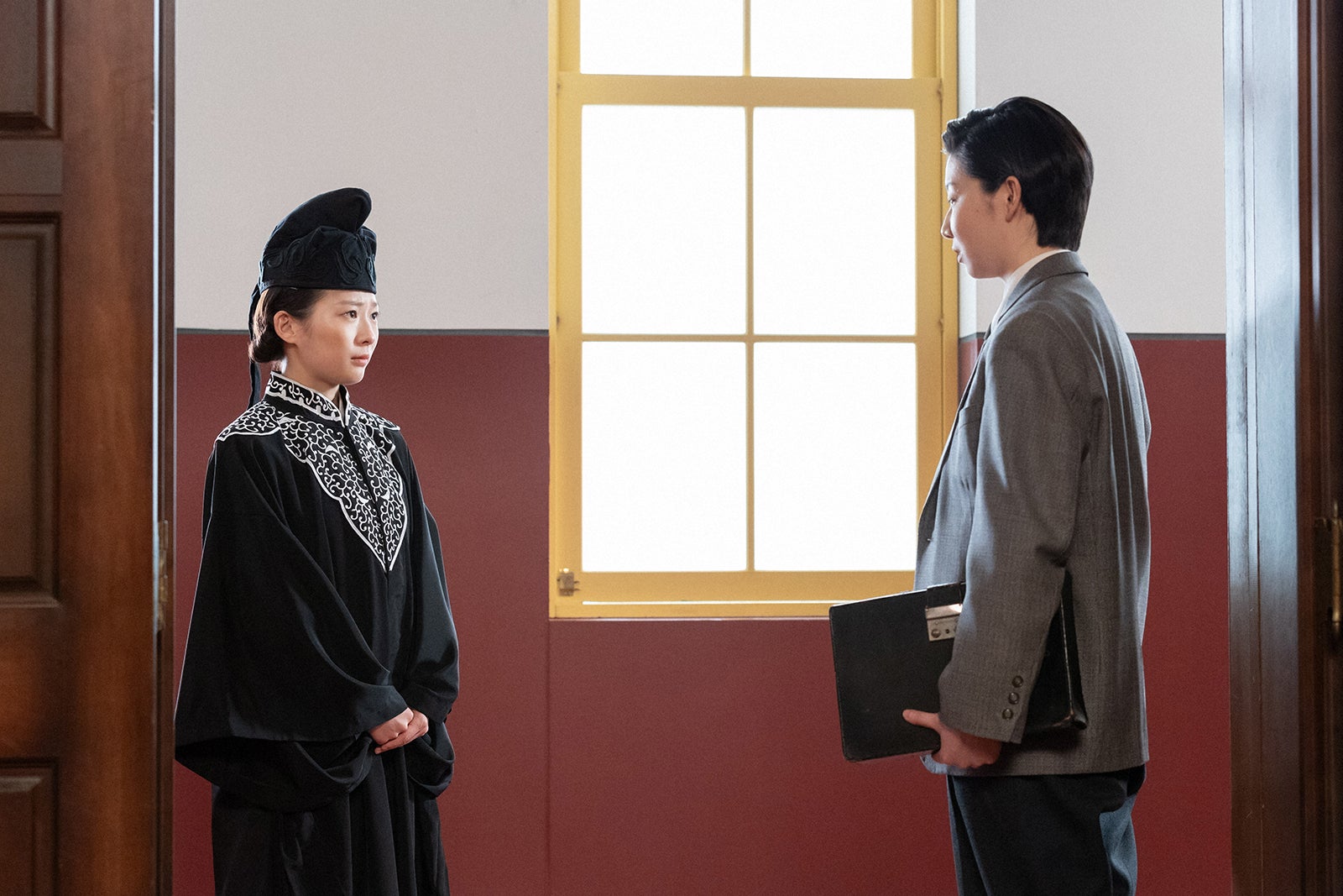 伊藤沙莉、土居志央梨「虎に翼」第35話（C）NHK