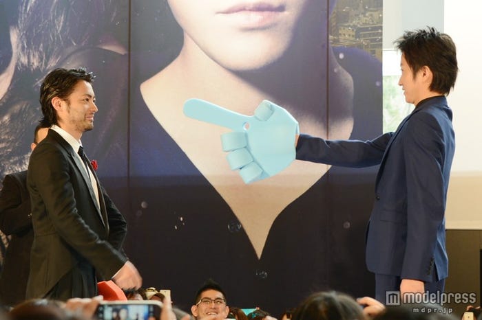 (左より)山田孝之、藤原竜也