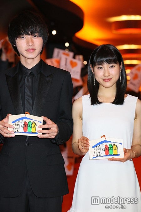 山崎賢人、土屋太鳳／（C）2015「orange」製作委員会 （C）高野苺/双葉社