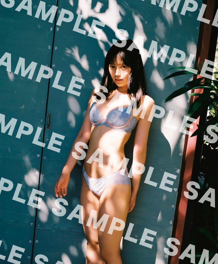 森日菜美/封入特典ポストカード/Photo:Ittetsu Matsuoka(C)KOBUNSHA