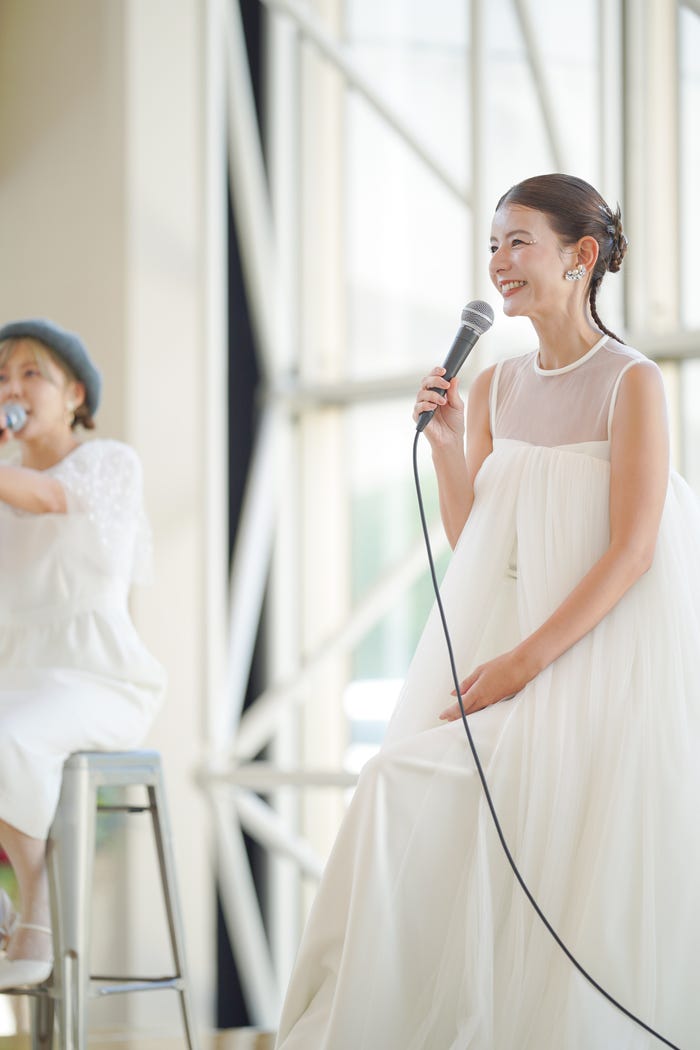 (右)スザンヌ(提供写真)