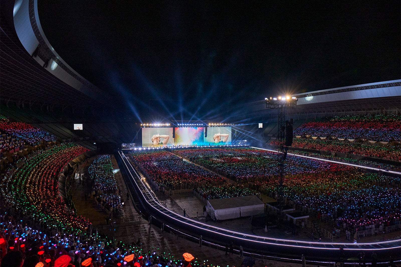 三代目JSB、デビュー15周年記念の初単独スタジアムライブに10万人熱狂