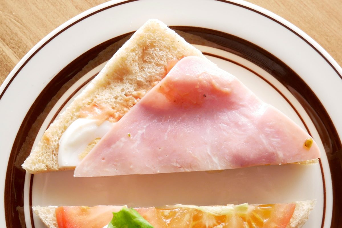 たっぷりトマトと野菜のサンド