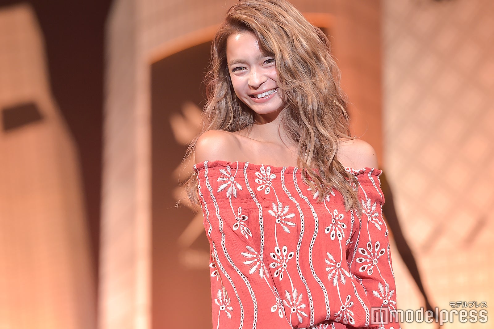 （C）モデルプレス