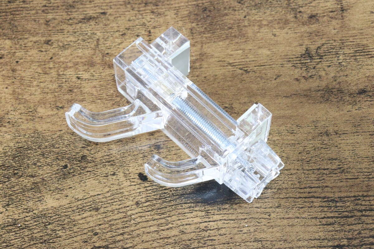 セリア 透明かもいフックミニ セリアの透明かもいフックミニは2段で掛けられる