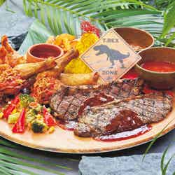 ジュラシック・ファミリープレート/画像提供:ユニバーサル・スタジオ・ジャパン