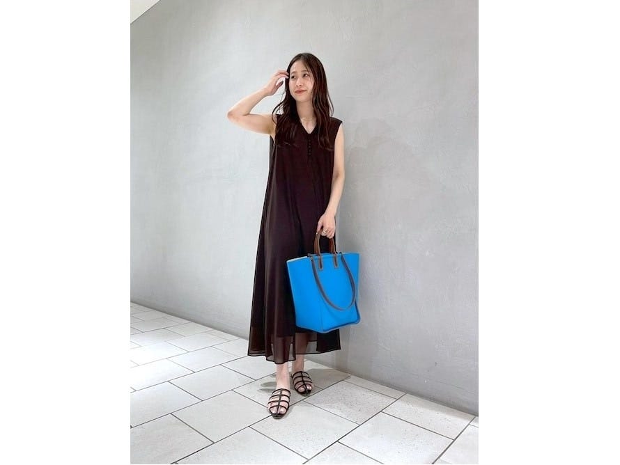 【OKコーデ】トレンドのデザインを取り入れるのも効果的　出典：WEAR