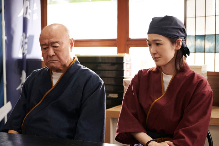 角野卓造、大後寿々花「法廷のドラゴン」第5話(C)「法廷のドラゴン」製作委員会