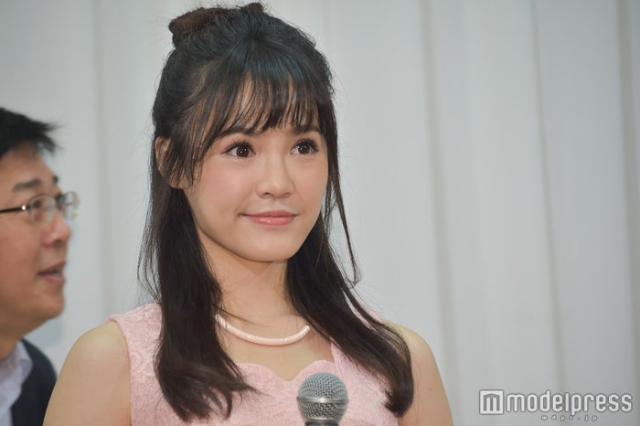 台湾のまゆゆ とネットで話題の美女 Akb48渡辺麻友のことは知ってる イタキス イケメン俳優と来日 モデルプレス