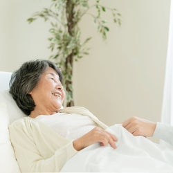 義母の介護は嫁がするべき と言ってきた旦那 どう言えば 介護は嫌 だと伝わる モデルプレス